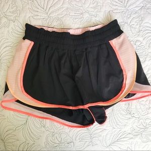 Lululemon Super Squad running short // 6 // nwot